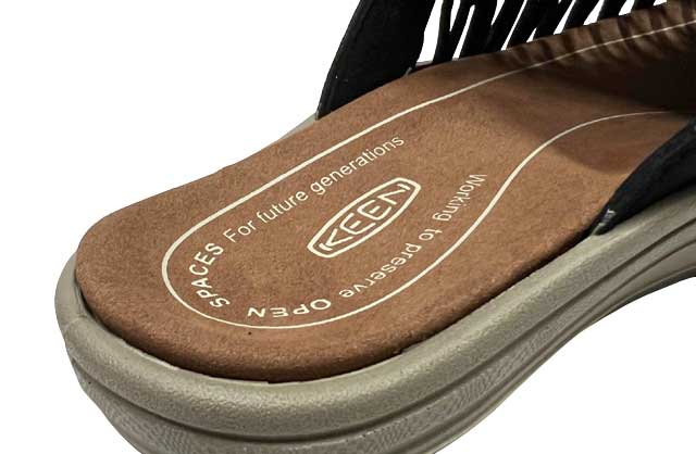 KEEN ������UNEEK 2 SLIDE W ��ˡ����ġ� ���饤�ɡ�BLACK/PLAZA TAUPE��������롡���ݡ��ĥ�����롡�����ȥɥ���WOMEN �����ޥ󡡥�ǥ�����