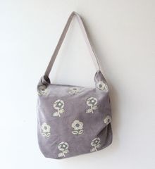 ミナペルホネン mina perhonen chum チャム ボディーバッグ（大）