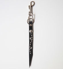 LEATHER STUDS KEY HOLDER - FLOWER - (BLACK)