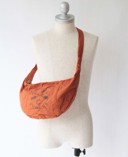 COLIMBO コリンボ LUNA PARK HALF-MOON BAG (RUST ORANGE)
