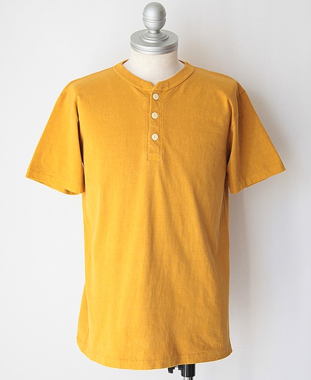 SECRET WORDS å  CLASSIC HENRY NECK S/S T-SHIRT (MUSTARD)