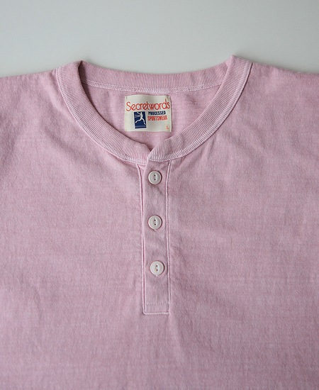 SECRET WORDS å  CLASSIC HENRY NECK S/S T-SHIRT (CHERRY)