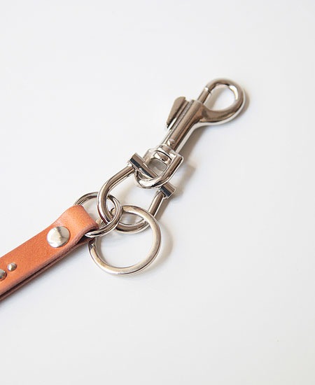 LEATHER STUDS KEY HOLDER - GEOMETRY - (TAN)