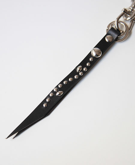 LEATHER STUDS KEY HOLDER - FLOWER - (BLACK)