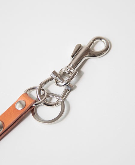 LEATHER STUDS KEY HOLDER - FLOWER - (TAN)
