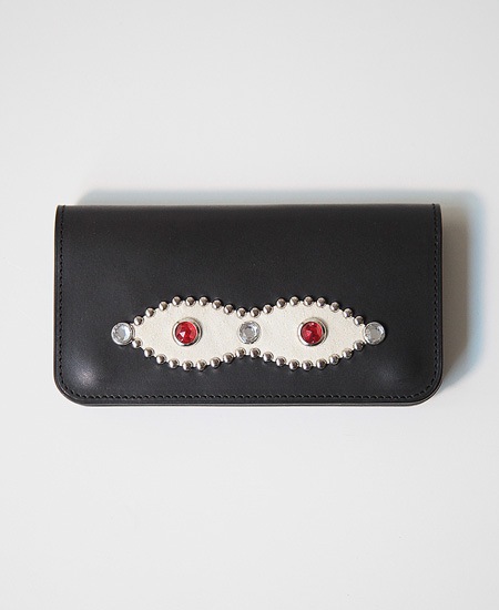 LEATHER STUDS TRUCKER WALLET - PEANUTS - (WHITE  RED STONE)