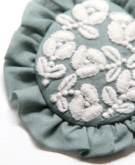 ミナペルホネン mina perhonen flower cake フラワーケーク ブローチ