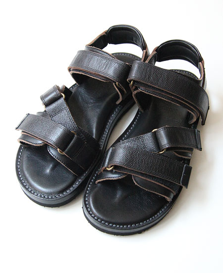 WHEELROBE ������������� WANDERING SANDALS (EMBOSS BLACK)