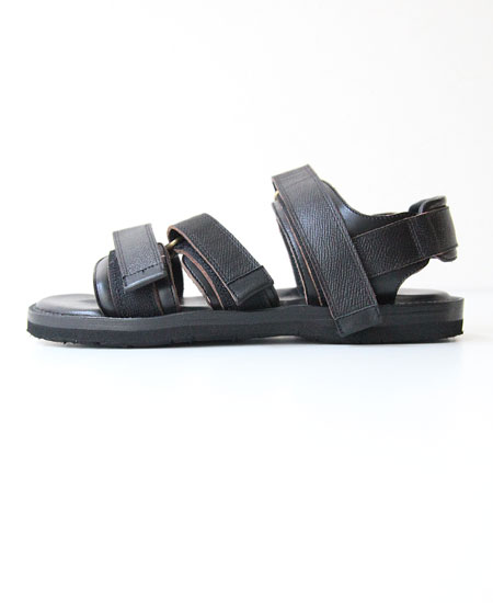 WHEELROBE ������������� WANDERING SANDALS (EMBOSS BLACK)