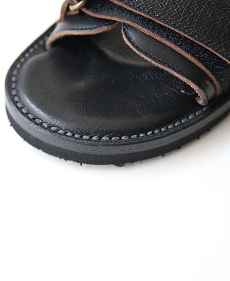 WHEELROBE ������������� WANDERING SANDALS (EMBOSS BLACK)