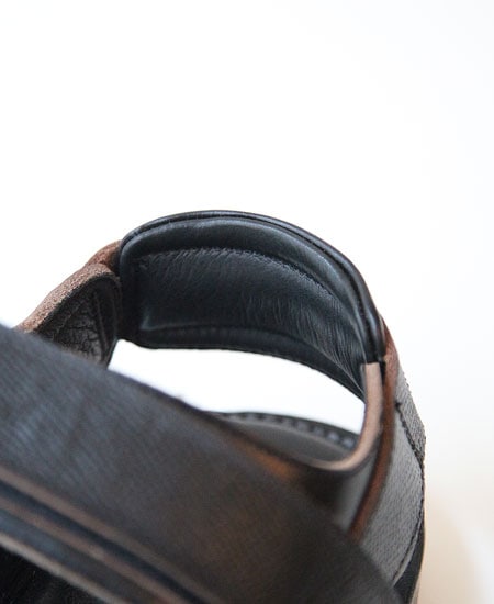 WHEELROBE ������������� WANDERING SANDALS (EMBOSS BLACK)