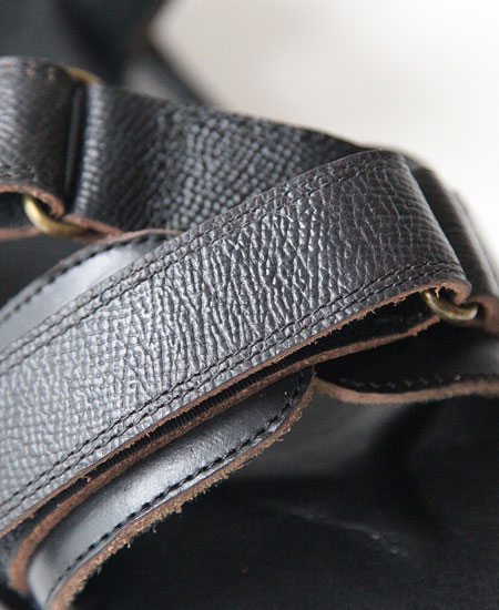 WHEELROBE ������������� WANDERING SANDALS (EMBOSS BLACK)