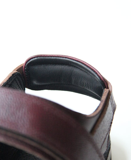 WHEELROBE ������������� WANDERING SANDALS (EMBOSS BURGUNDY)