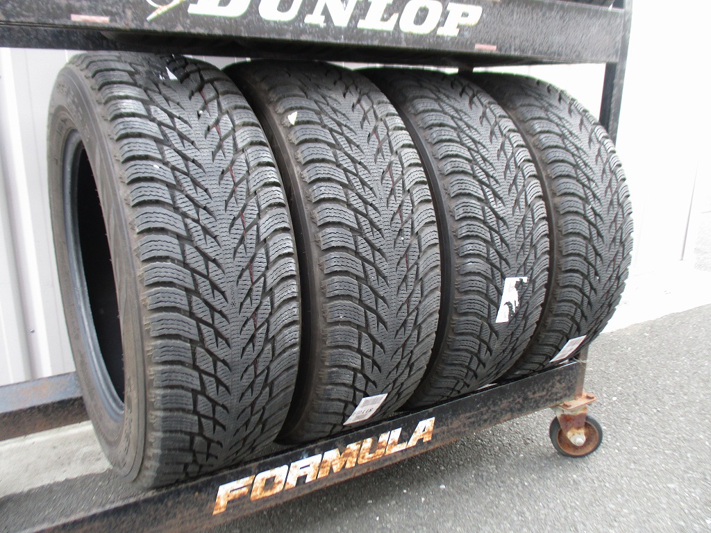 ★☆235/60R18 107R ノキアン HAKKAPELIITTA スタッドレス 4本 送料込 20720☆★インボイス領収書発行可能