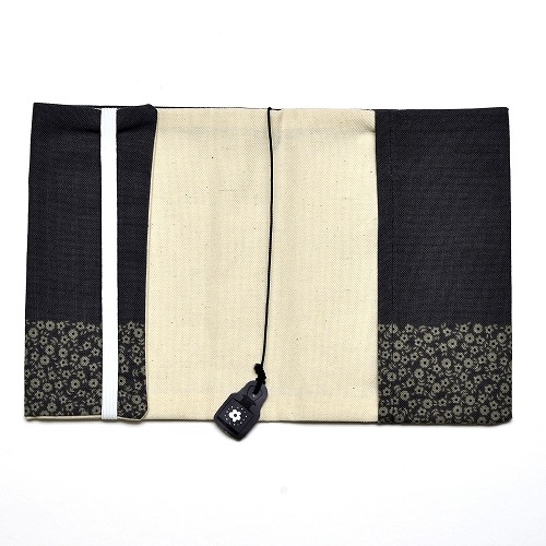 布のブックカバー　ネコのお月見