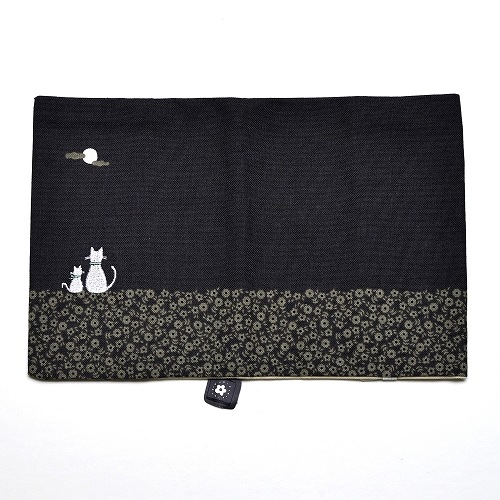 布のブックカバー　ネコのお月見