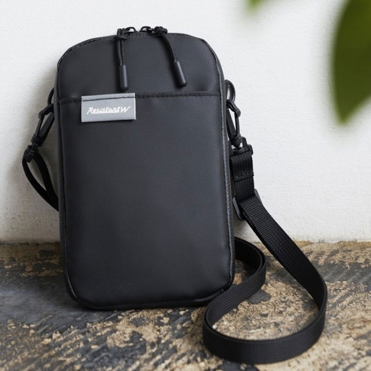 【ブラック】　ショルダーバッグ＜防塵袋付き＞黒　VIP 非売品 Resistant W 汚れに強い防水スマホショルダーバッグBOOK | 商品