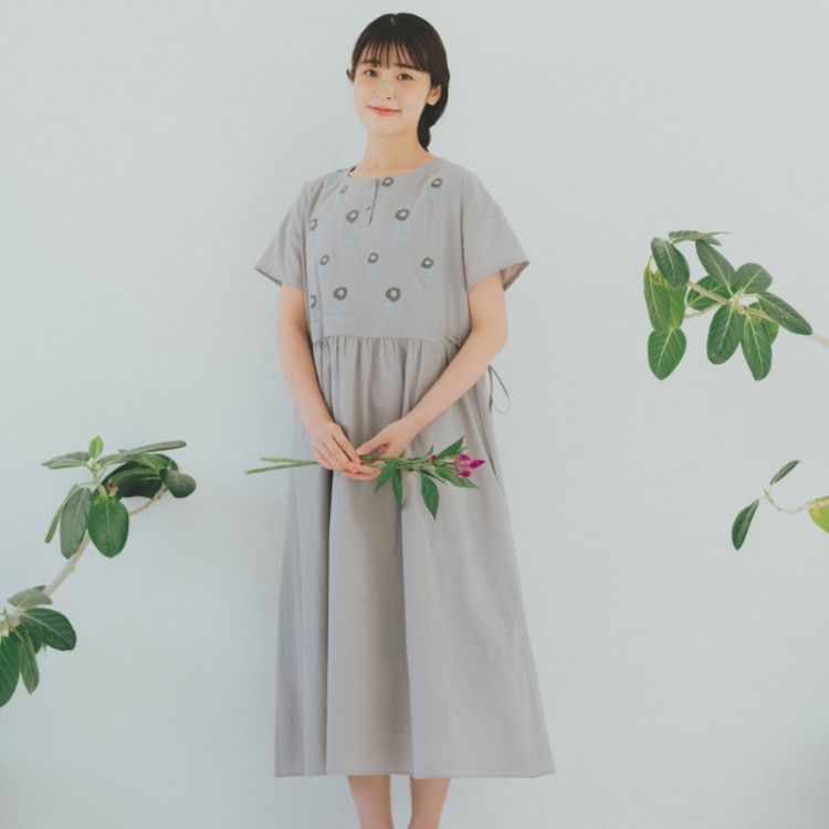 SALE】kippis×ゆべし ときめく花刺繍ワンピース GRAY | 商品カテゴリ
