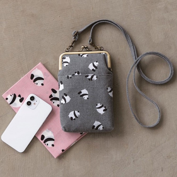 <SALE>永楽屋 細辻伊兵衛商店 パンダ柄 がま口スマホショルダーBAG BOOK