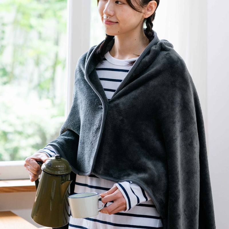 【ファミリーマート限定 天使の吸湿発熱ブランケット ムック本 雑誌付録】チャコールグレー