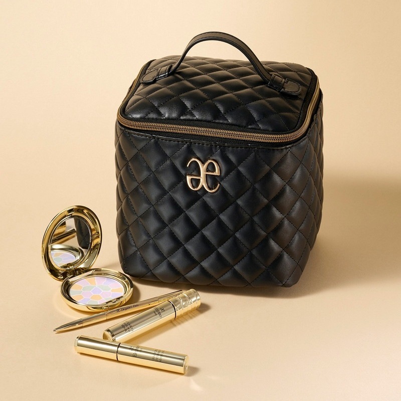 【月末限定特価】CHANEL/海外限定 キルティング仕様コスメポーチ 月末限定特価】CHANEL/海外限定 キルティング仕様コスメポーチ