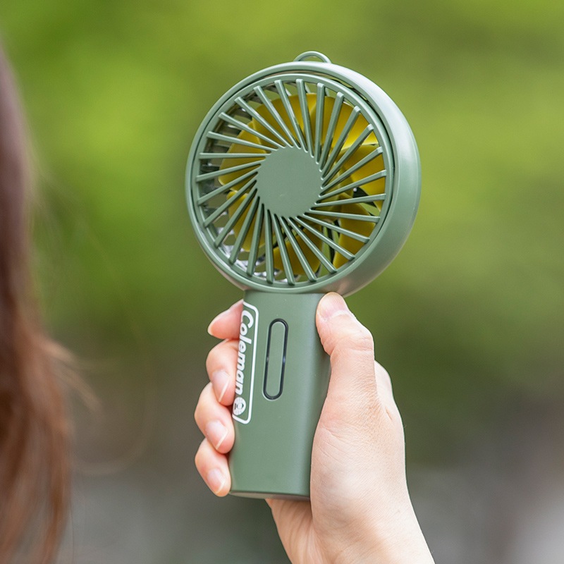 Coleman BRAND BOOK #05 ミニ扇風機 フォレストグリーン：7/5発売【セブン-イレブン・セブンネット限定付録】コールマン ミニ扇風機 フォレストグリーン ハンディファン