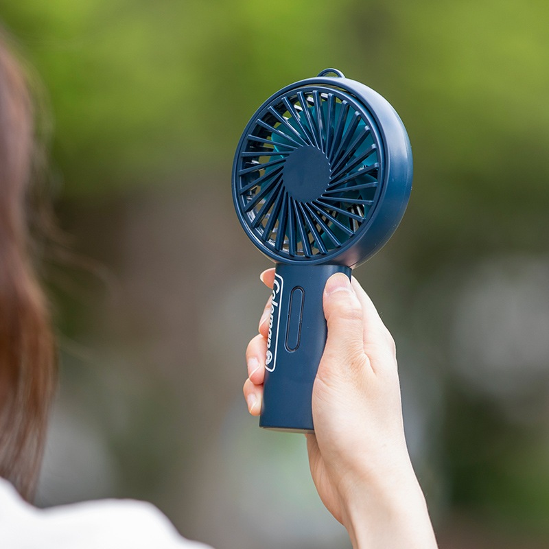 Coleman BRAND BOOK #05 ミニ扇風機 ダークブルー：7/5発売【セブン-イレブン・セブンネット限定付録】コールマン ミニ扇風機 ダークブルー ハンディファン