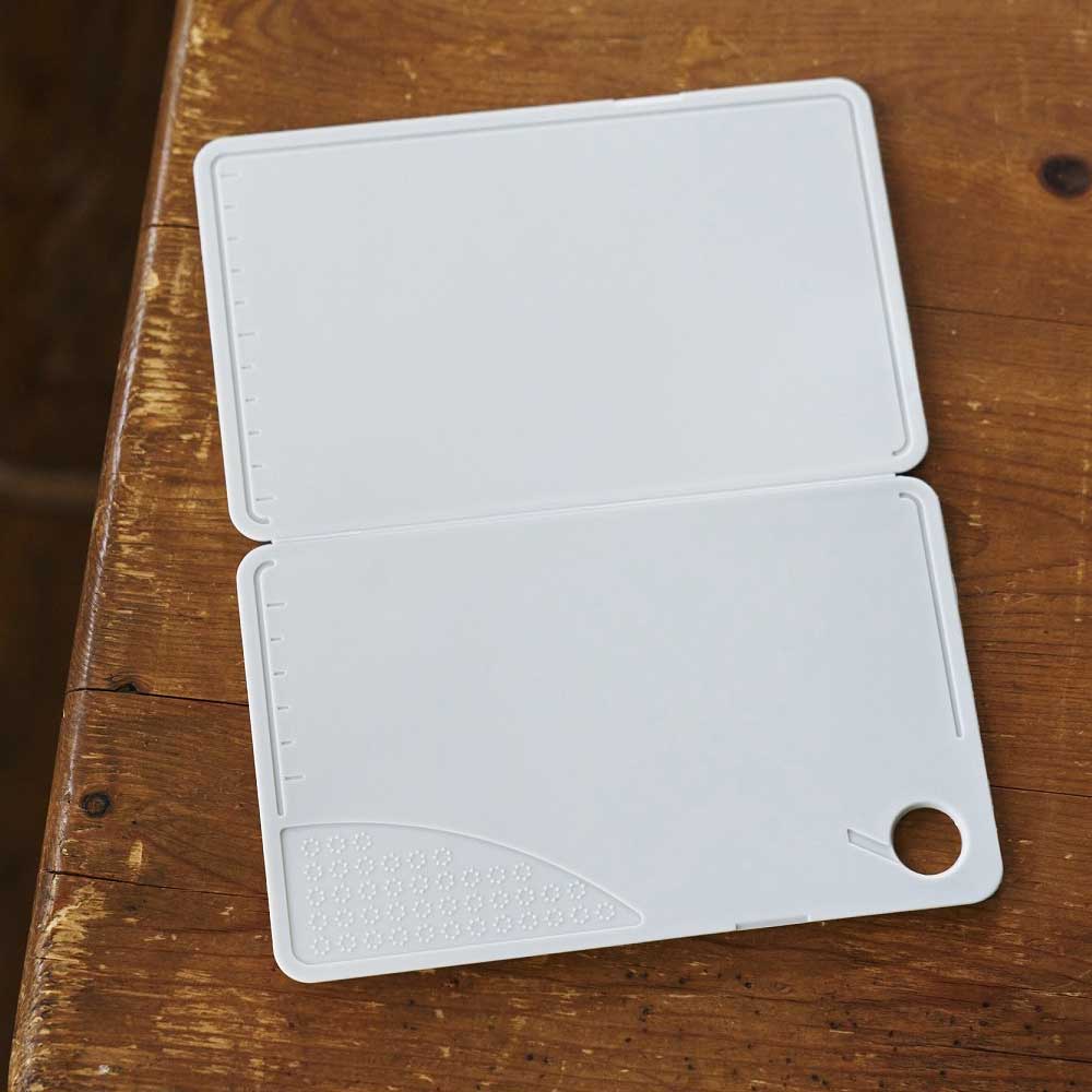 めぐみ家の大満足な献立とおかず:4/6発売【ムック本付録】スーパーハッカのリボンフラワーブーケ柄の自立する折れるミニまな板