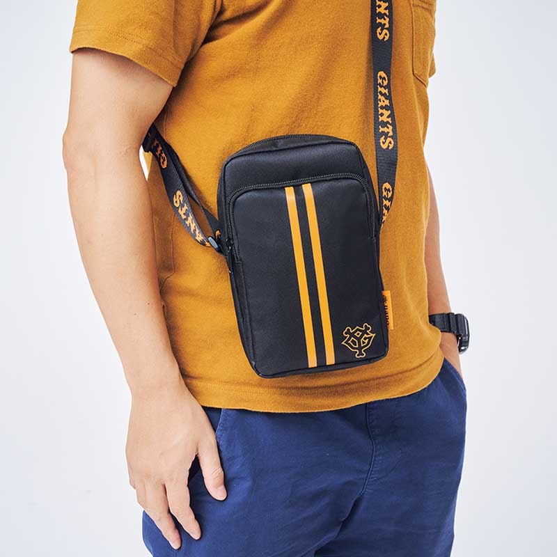 MonoMax(モノマックス) 2021年9月号増刊：8/6発売【セブン-イレブン・セブンネット限定付録】読売ジャイアンツ×ナノ・ユニバースの便利な2層式！勝利のショルダーバッグ