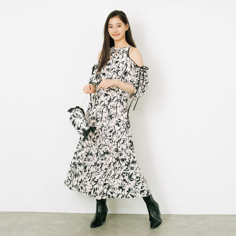 sweet(スウィート) 2022年10月号:9/12発売【雑誌付録】SNIDEL×新木優子×sweet 夢のトリプルコラボの2WAYポーチ