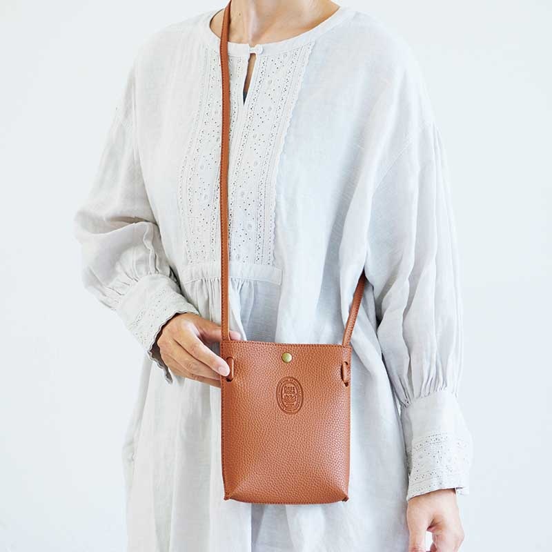 リンネル 2022年11月号特別号:9/20発売【宝島チャンネル限定付録】ネストローブ レザー調ポシェット