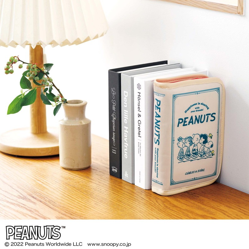 【GLOW グロー 2022年9月号 雑誌付録】SNOOPY(スヌーピー)ブック型じゃばら貴重品ケース