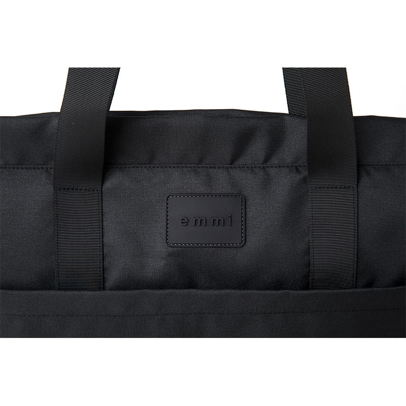 emmi active tote bag book black：7/21発売【ムック本付録】emmi(エミ)アクティブトートバッグ ブラック フロントにemmiロゴ