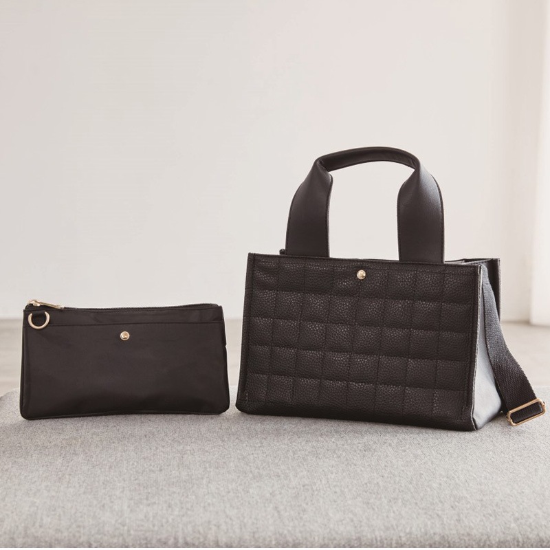 近藤サトさんが真面目に作った どんな服にも不思議と似合う魔法の