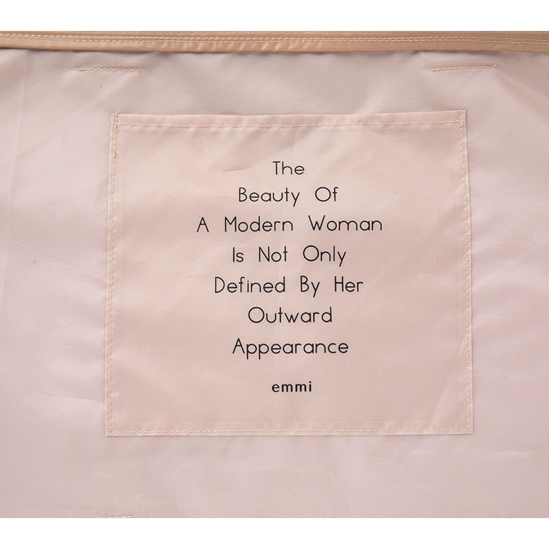 emmi active tote bag book beige：7/21発売【ムック本付録】emmi(エミ)アクティブトートバッグ ベージュ メッセージ付きの内ポケット