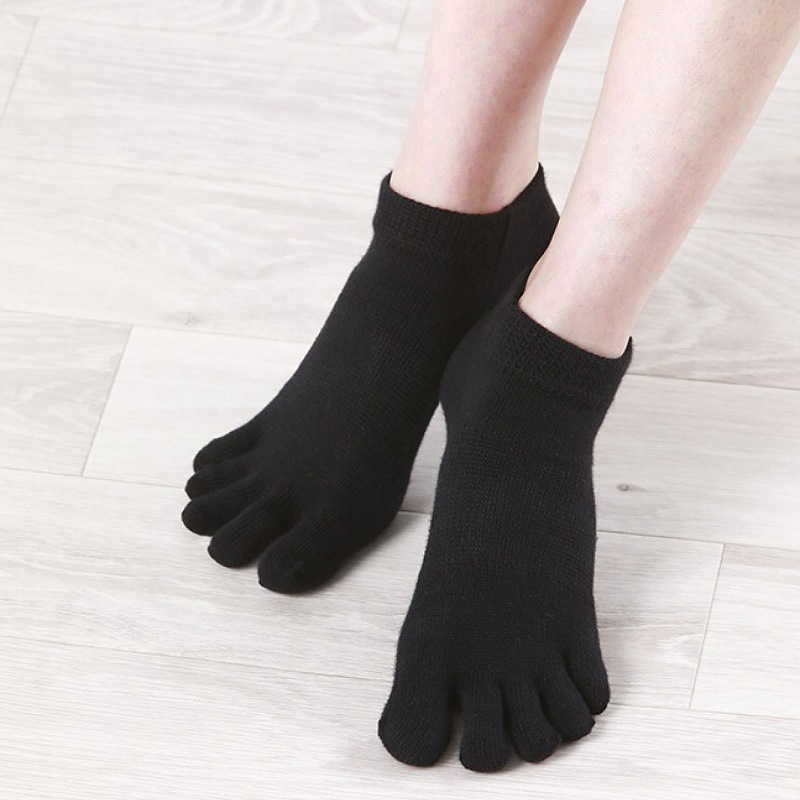 ゆびのばソックスではつらつBOOK 「痛みと姿勢の外来」で1万人以上の足を診たゆびのば体操考案の足の専門医師が監修(バラエティ)【ムック本付録】ゆびのばソックス フリーサイズ(目安22～25cm)