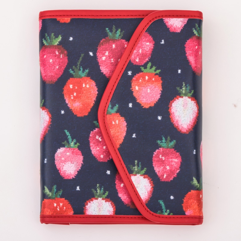 LOVERARY BY FEILER 多機能ケースBOOK　STRAWBERRY DOTS special package(宝島社ブランドブック)【セブンネットショッピング、セブン‐イレブンで販売】ラブラリーバイフェイラー ストロベリードットデザインの多機能ケース