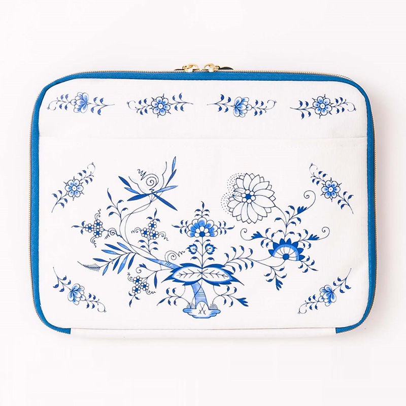 白地にブルーオニオン柄の優雅なルックス(裏面)