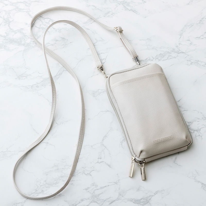 NATURAL BEAUTY BASIC ガバッと開くスマホポーチ BOOK ECRU【ファミリーマート限定付録】NATURAL BEAUTY BASIC[ナチュラルビューティーベーシック]ガバッと開くスマホポーチ ECRU