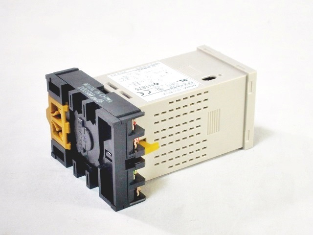OMRON E5CS-RPU-W Digital indicating temperature controller OMRON E5CS-RPU-W Digital indicating temperature controller