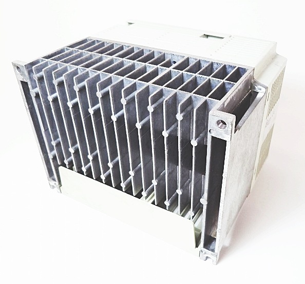 三菱汎用インバーター　FR-F520J-5.5K 三菱汎用インバーター FR-F520J-5.5K