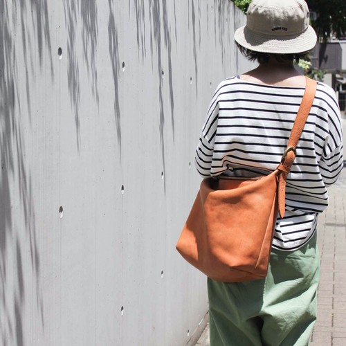 Shoulder bag 02/L(レザーショルダーバッグ)