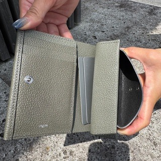 Hold Wallet Medium