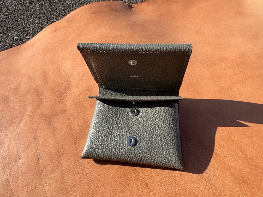 Hold Wallet Small