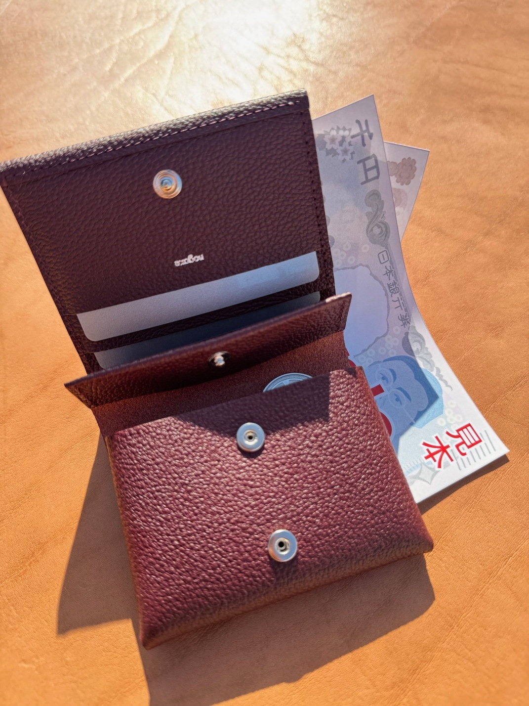 Hold Wallet Small