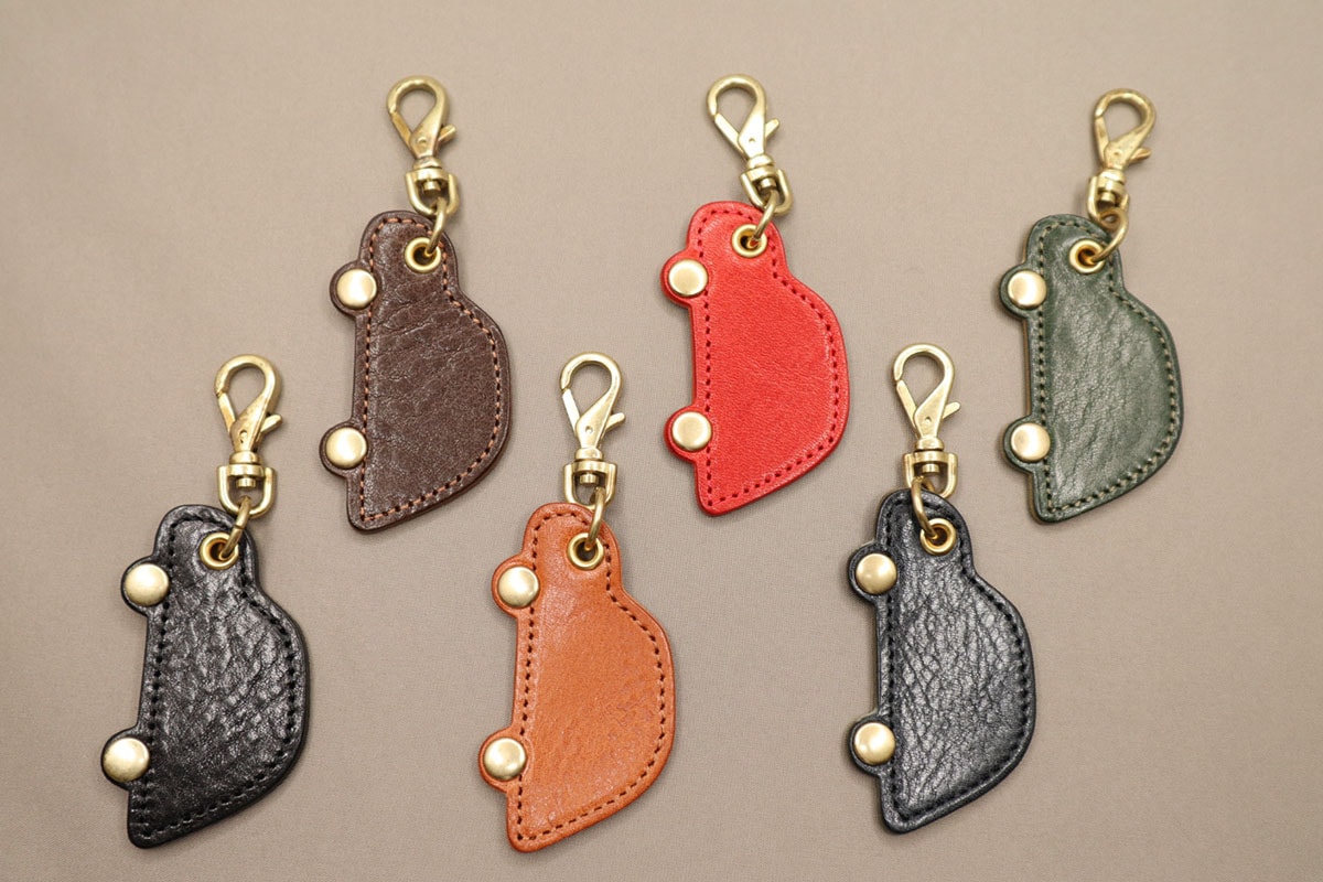 JJJJound A.P.C. グリーンレザーキーホルダー JJJJound x A.P.C. Hotel Key Tag 