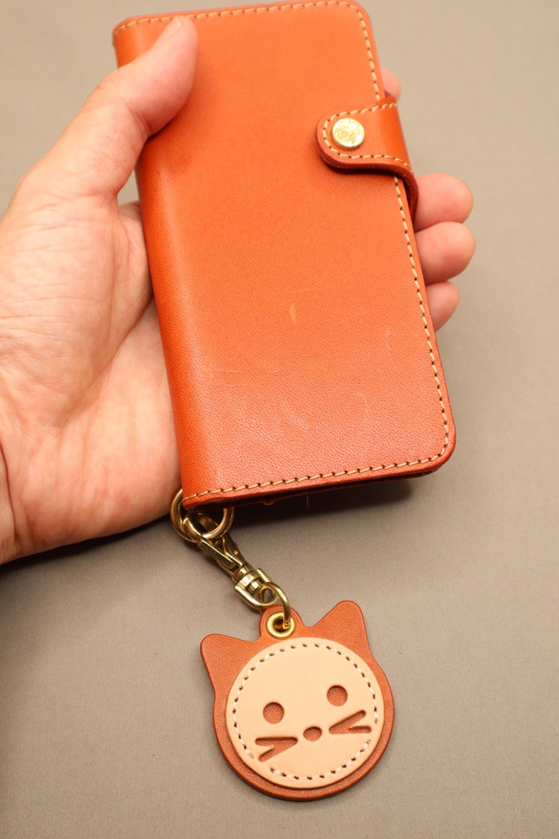 キーホルダー ネコ (丘染め白)