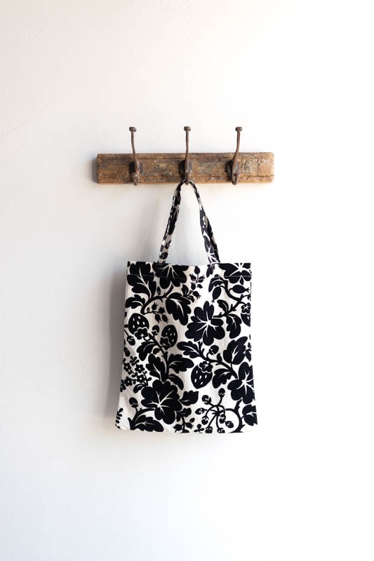 R&D.M.Co- (OLDMAN'S TAILOR) | BIG WILD BERRY TOTE BAG Col