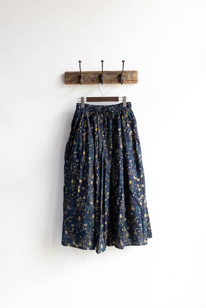 SOIL ソイル | COTTON FLOWER PRINT GATHERED SKIRT Col : NAVY 公式