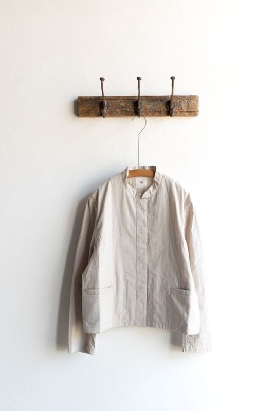 maison de soil メゾンドソイル | 60s STITCHED ORGANIC CAMBRIC STAND COLLAR FLY FRONT JACKET Col : Lt BEIGE